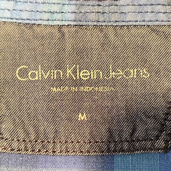 Calvin Klein Jeans Blue Plaid 100% Cotton Short-Sleeve Button-Up SZ Med - Picture 2 of 7